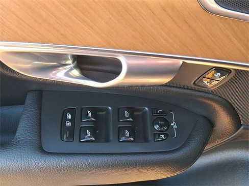 Used 2021 Volvo XC90 T8 Inscription Expression w/ Climate Package image 23