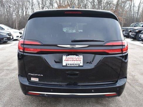 Used 2025 Chrysler Pacifica Select FWD image 7