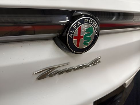 Used 2024 Alfa Romeo Tonale Ti AWD/4WD image 8