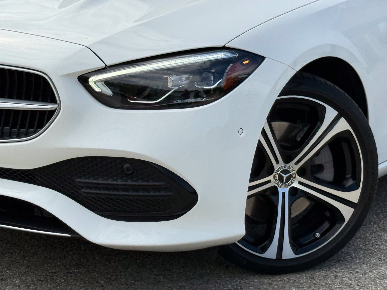 Used 2024 Mercedes-Benz C 300 Sedan image 3