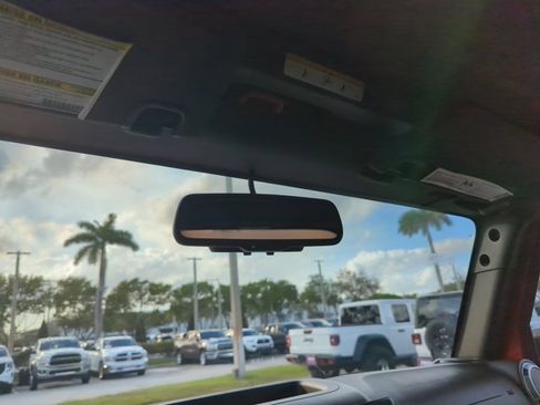 Used 2017 Jeep Wrangler Sahara image 7