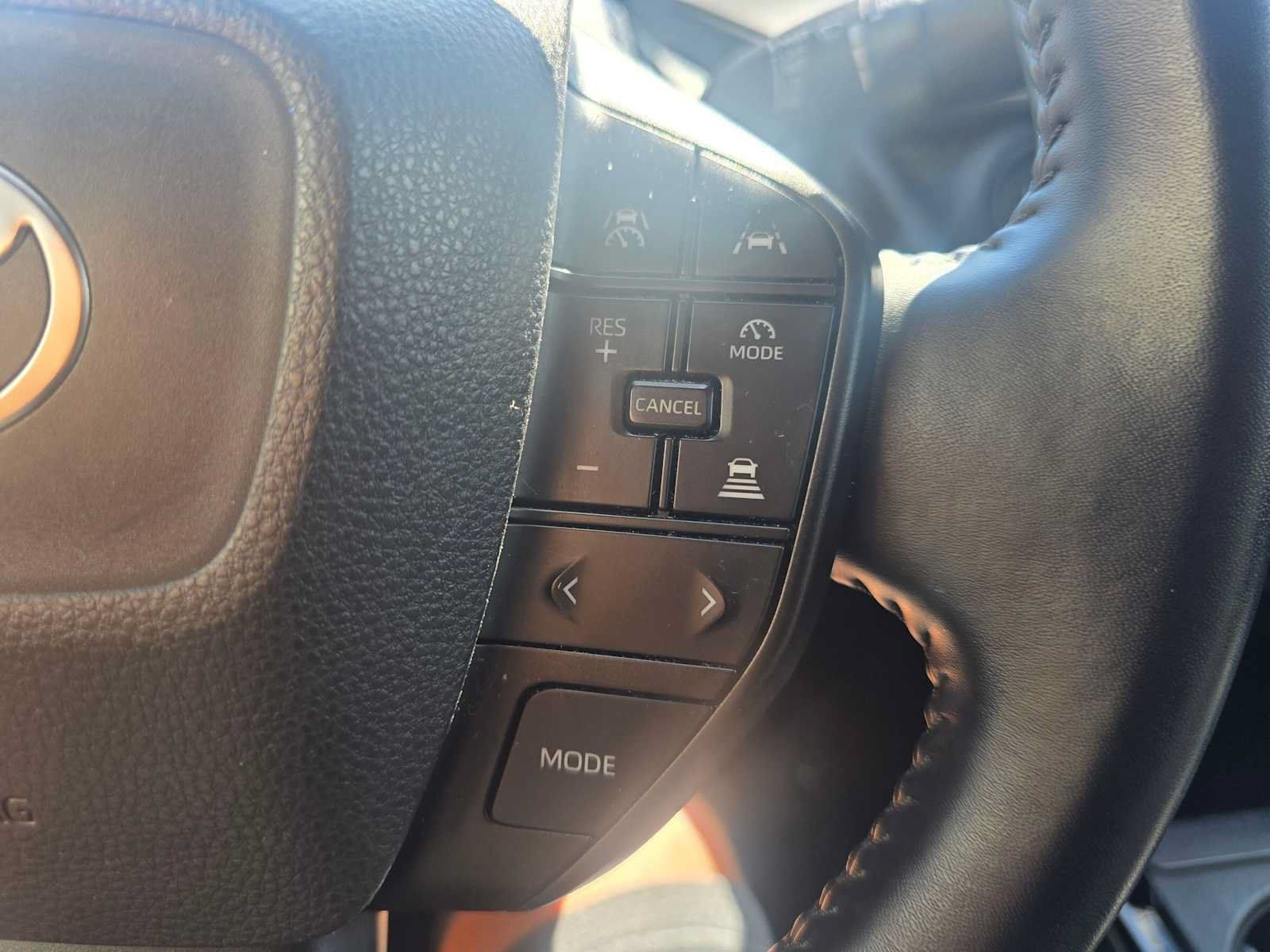Used 2023 Toyota Prius LE FWD image 30