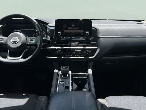 Used 2025 Nissan Pathfinder SV w/ SV Premium Package FWD image 18