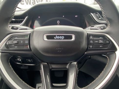 Used 2023 Jeep Grand Cherokee Laredo image 24