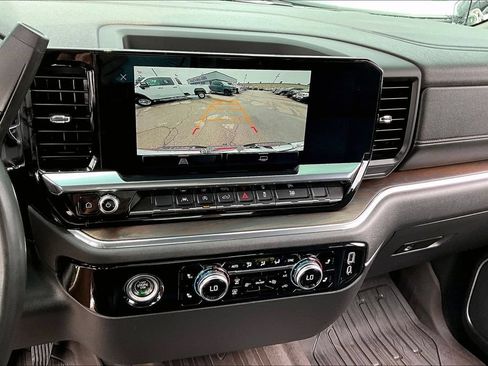 Used 2023 GMC Sierra 1500 SLT AWD/4WD image 17