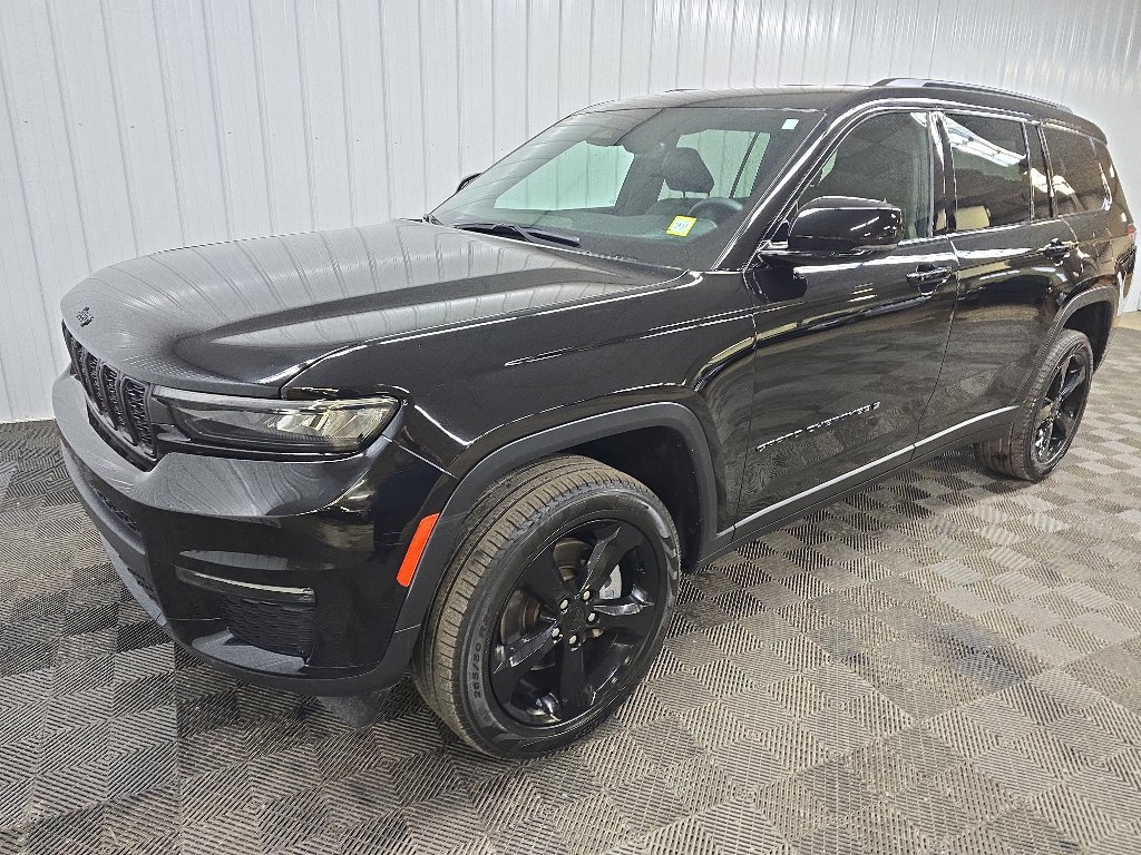 Used 2024 Jeep Grand Cherokee L Limited w/ Black Appearance Package AWD/4WD image 8