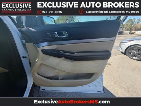 Used 2017 Ford Explorer XLT image 23