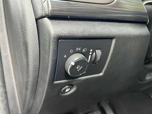 Used 2019 Jeep Grand Cherokee Laredo w/ Laredo X Package RWD image 19