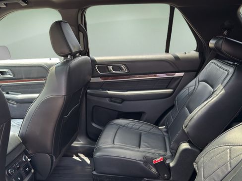 Used 2018 Ford Explorer Platinum AWD/4WD image 16