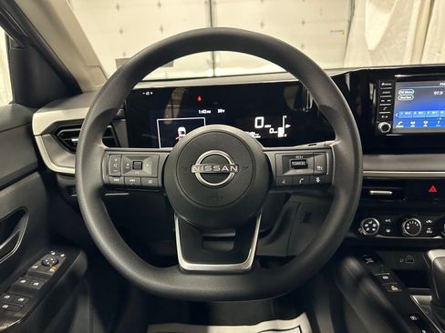 Used 2025 Nissan Kicks S AWD/4WD image 18