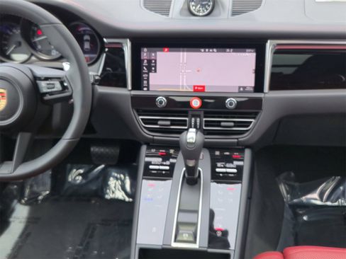 New 2025 Porsche Macan image 17