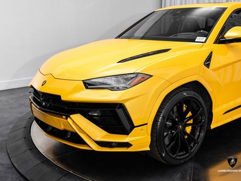 Used 2023 Lamborghini Urus S image 8