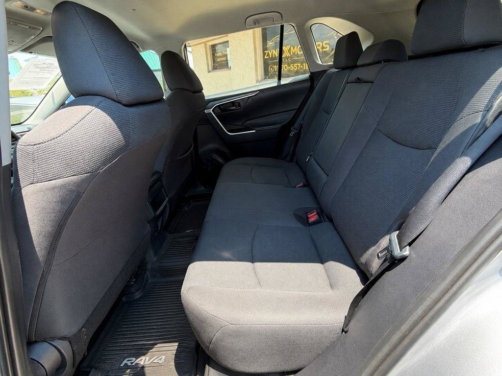 Used 2019 Toyota RAV4 LE FWD image 17