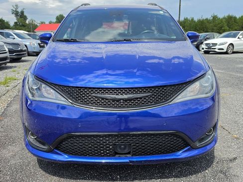 Used 2019 Chrysler Pacifica Touring-L Plus w/ Advanced Safetytec Group FWD image 19