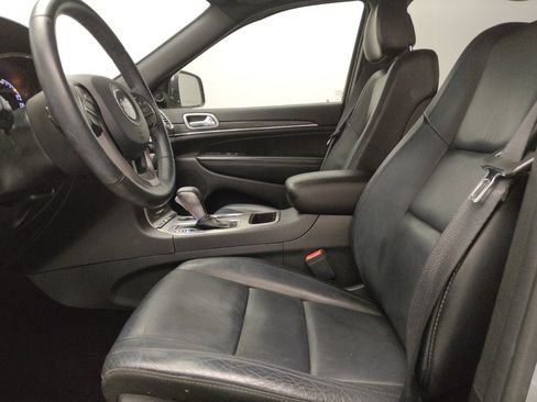 Used 2019 Jeep Grand Cherokee Limited image 17