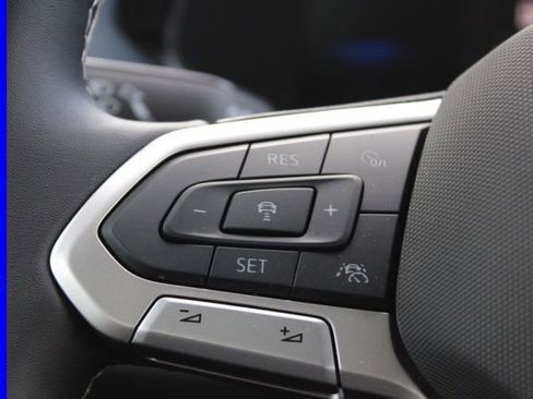 Used 2024 Volkswagen Taos SE image 28