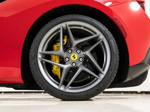 Certified 2022 Ferrari F8 Tributo RWD image 17