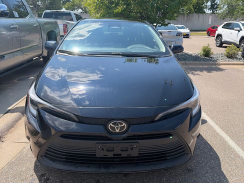 Used 2025 Toyota Corolla LE FWD image 2