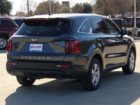 Used 2021 Kia Sorento LX image 8