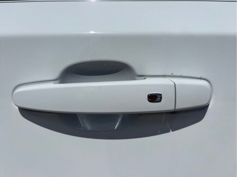 Used 2023 Chevrolet Traverse LS FWD image 16