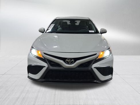 Used 2024 Toyota Camry SE FWD image 2