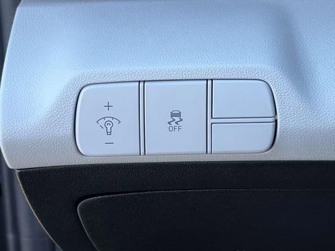 Certified 2025 Hyundai Elantra Limited image 21