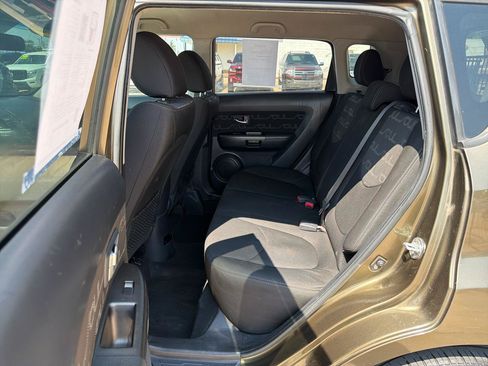 Used 2013 Kia Soul + w/ Audio Pkg FWD image 27