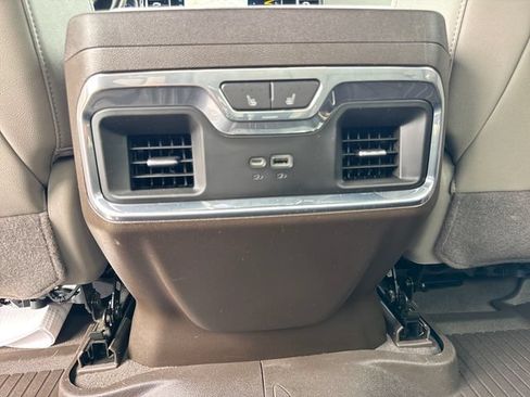 Used 2023 Chevrolet Silverado 1500 LTZ AWD/4WD image 31