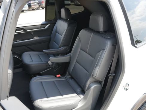 Used 2026 GMC Acadia Elevation w/ Elevation Premium Package FWD image 18