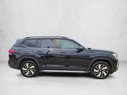 Used 2025 Volkswagen Atlas SE image 4