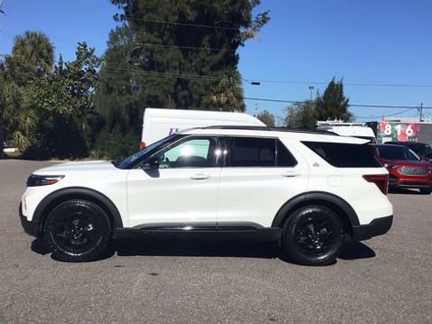 Used 2022 Ford Explorer Timberline w/ Timberline Technology Package image 8
