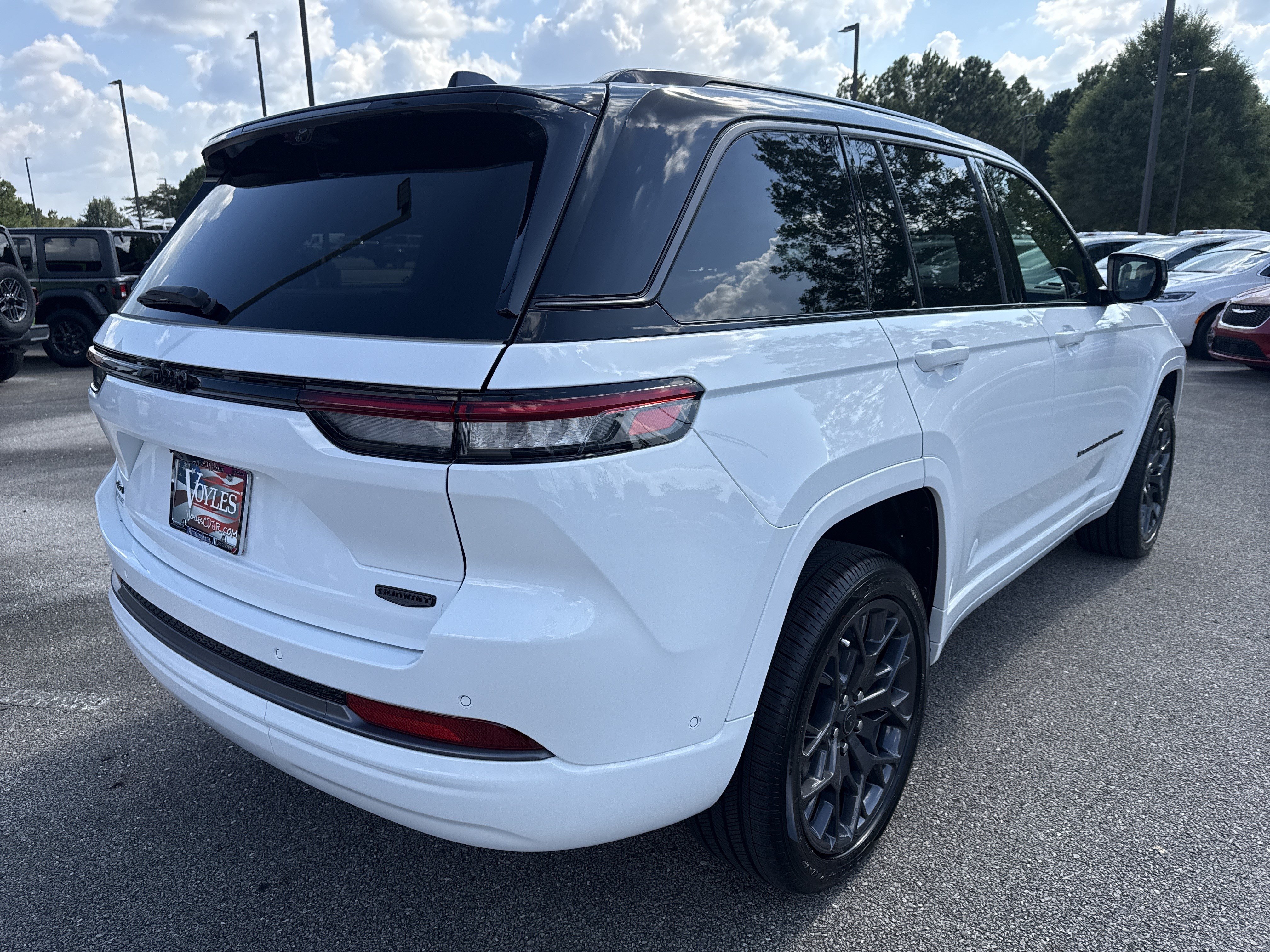 New 2027 Jeep Grand Cherokee Summit AWD/4WD image 7