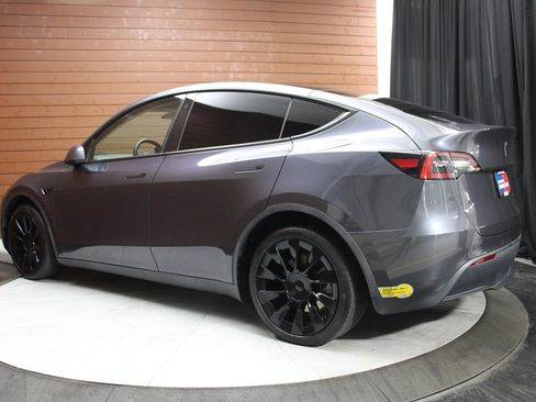 Used 2021 Tesla Model Y Long Range image 8