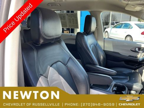 Used 2022 Chrysler Pacifica Touring-L FWD image 26