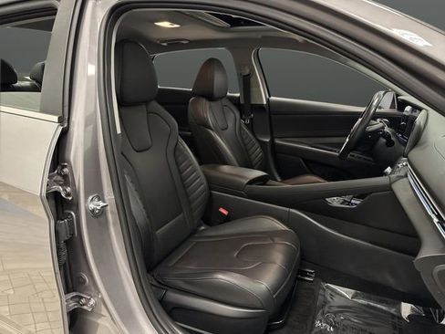 Used 2024 Hyundai Elantra Limited image 30