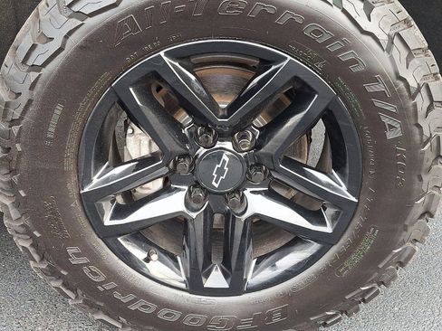 Used 2020 Chevrolet Silverado 1500 LT Trail Boss w/ Midnight Edition image 8