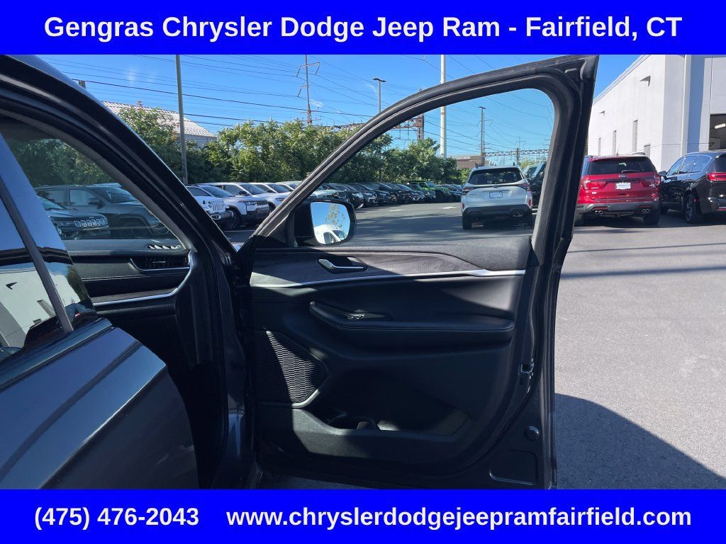 Used 2023 Jeep Grand Cherokee L Limited w/ Luxury Tech Group II AWD/4WD image 18