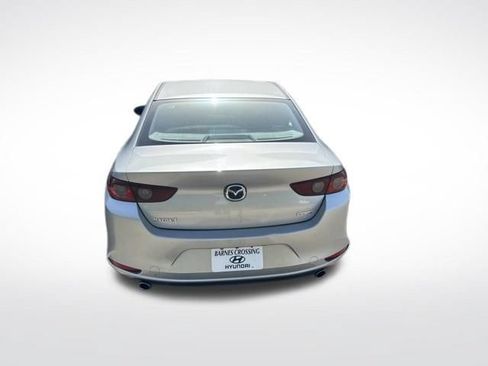 Used 2019 MAZDA MAZDA3 Sedan FWD image 4