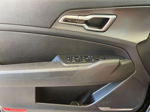 Used 2025 Kia Sportage LX image 20