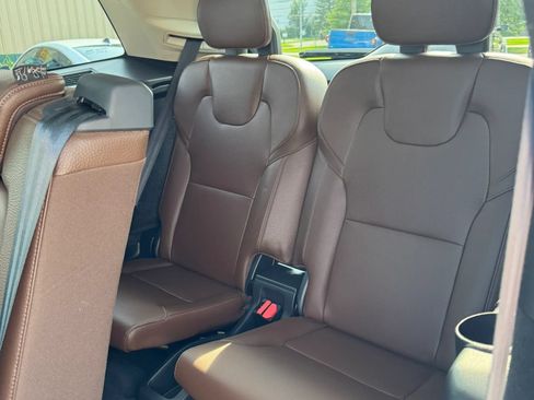 Used 2019 Volvo XC90 T6 Momentum w/ Protection Package Premier AWD/4WD image 18