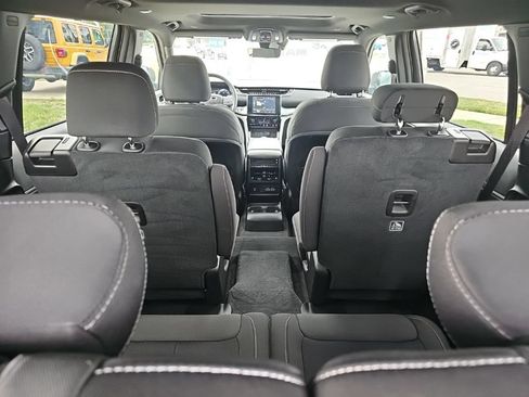 Certified 2025 Jeep Grand Cherokee L Laredo w/ Luxury Tech Group I AWD/4WD image 25