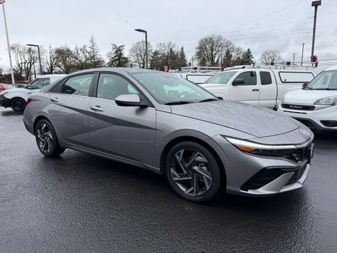 Used 2025 Hyundai Elantra SEL image 5