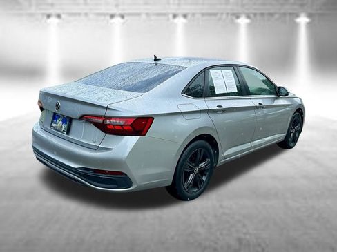 Used 2023 Volkswagen Jetta SE w/ Black Wheel Package FWD image 5
