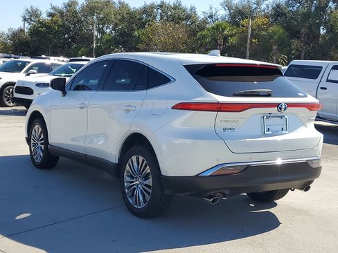 Used 2024 Toyota Venza Limited image 3