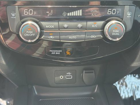 Used 2018 Nissan Rogue SV FWD image 28