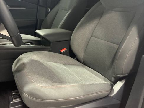 Used 2025 Ford Explorer Active AWD/4WD image 12