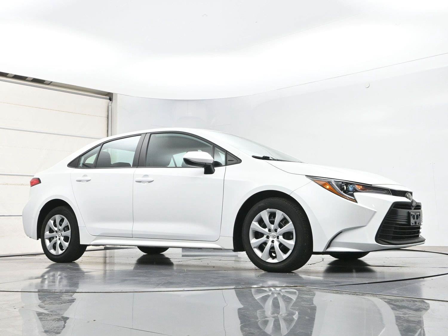 Used 2025 Toyota Corolla LE FWD image 10