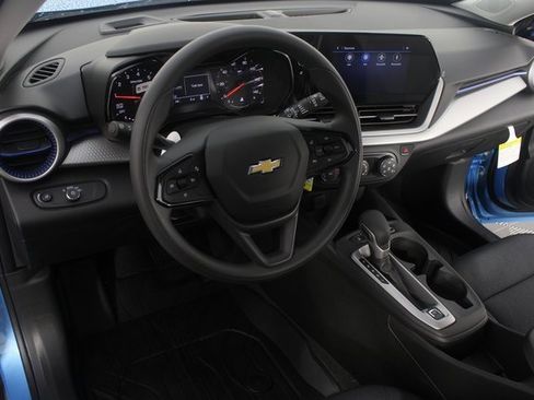 New 2026 Chevrolet Trax LS image 9