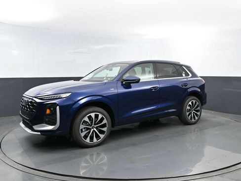 New 2026 Audi Q3 quattro 2.0T AWD/4WD image 1
