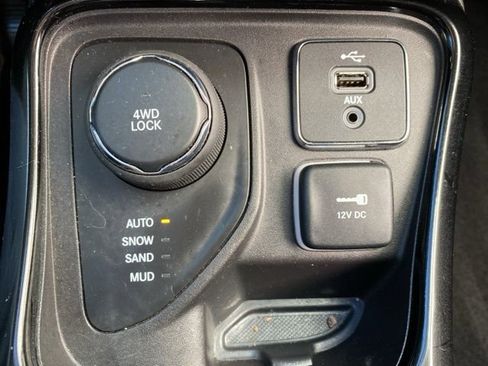 Used 2018 Jeep Compass Latitude w/ Popular Equipment Group image 13